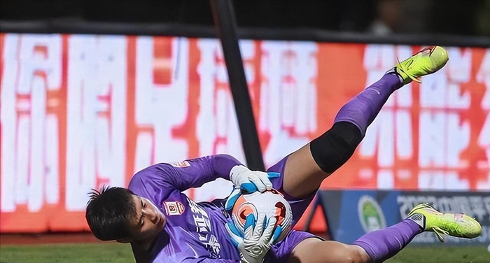 赛前巴塞罗那备战中超,扳平良机细节曝光,质疑声仍在,更衣室氛围转暖的简单介绍 赛前巴塞罗那备战中超,扳平良机细节曝光,质疑声仍在,更衣室氛围转暖的简单介绍