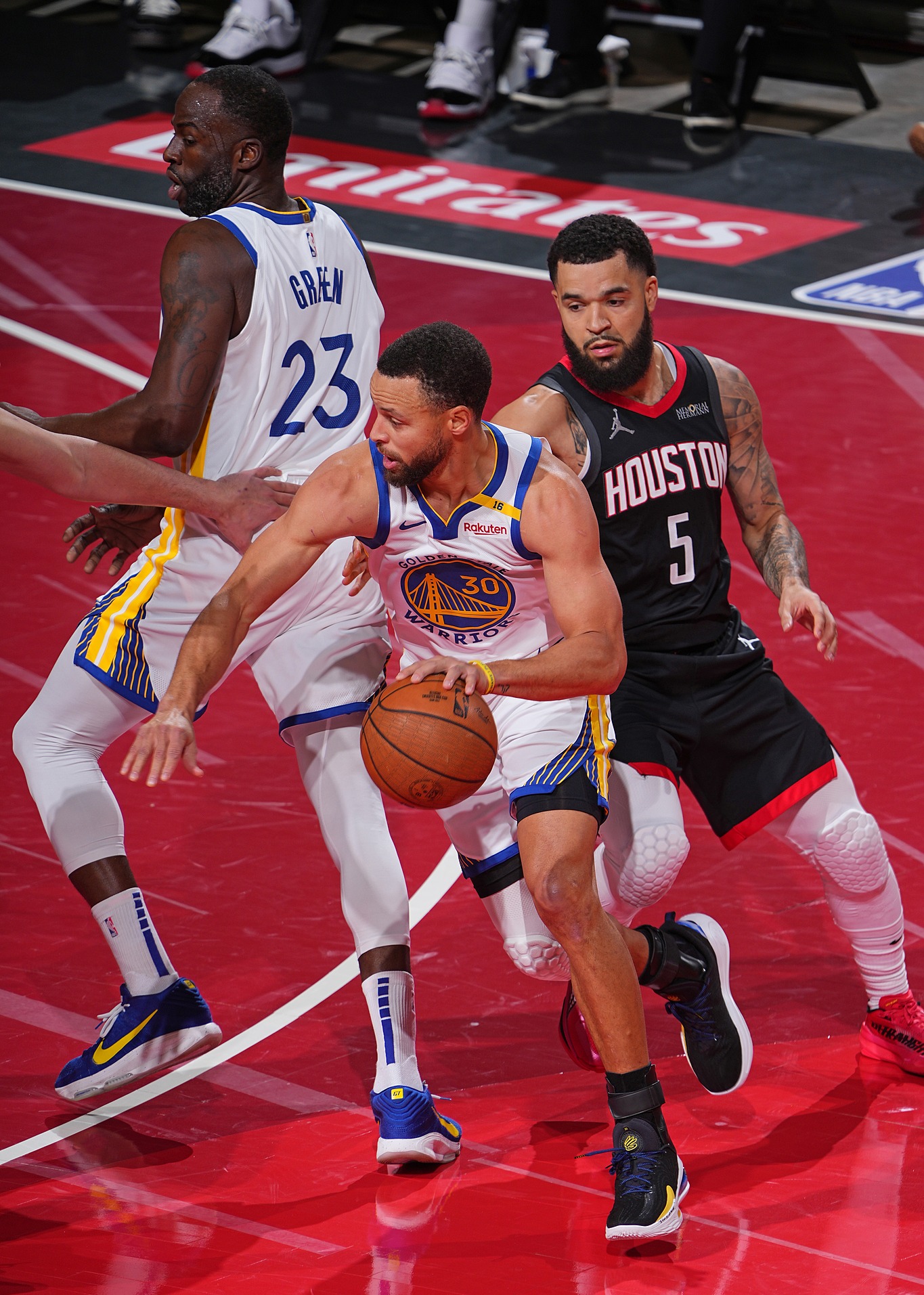 包含冲刺阶段休斯敦火箭完成体检：NBA季后赛节点到来，引发热议，轮换策略成焦点的词条爱游戏在线