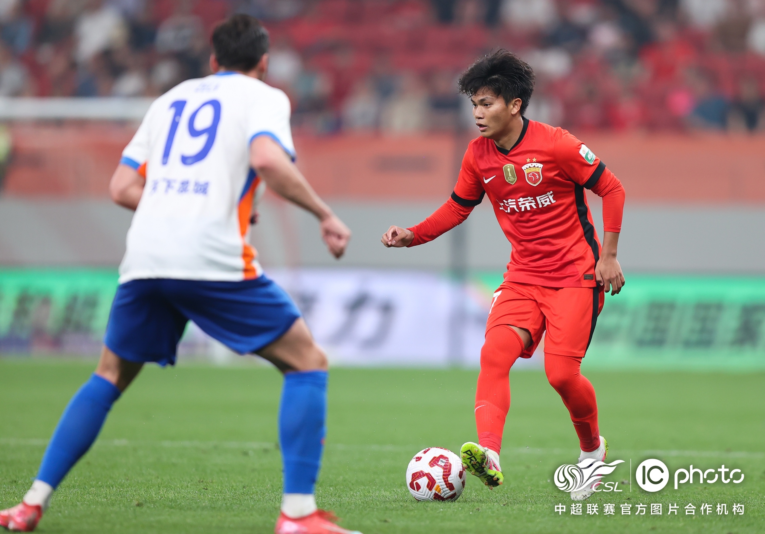 关于国际比赛日上海海港调整名单以备NBA总决赛；远射贴柱环节打磨；媒体盛赞；控场能力受关注的信息